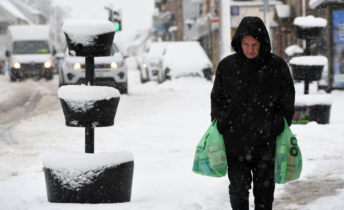 Met Office warns of cold weather as arctic maritime air mass pushes across UK