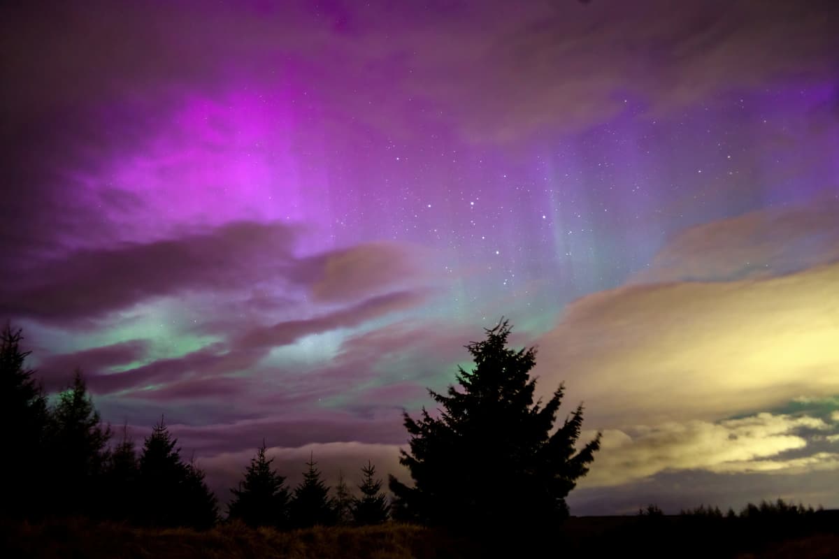 Photographer captures stunning photos of Aurora Borealis over UK