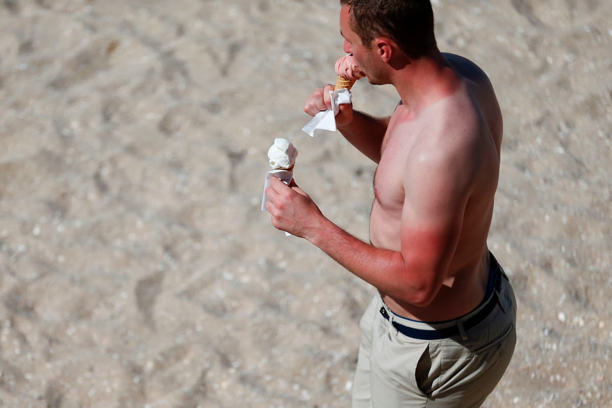Spanish tourist hotspots issued with 44C 'extreme risk' weather warning