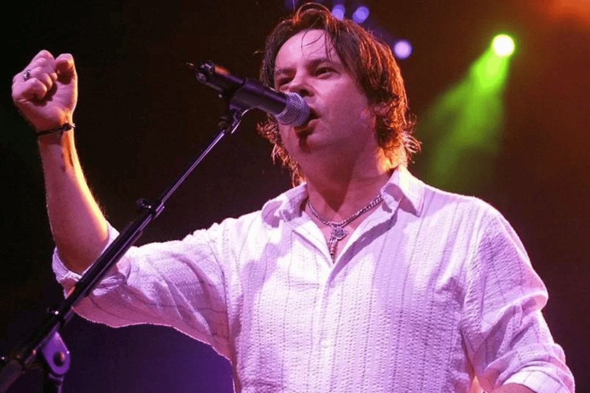 Music world in mourning as Runrig lead singer Bruce Guthro dead at 62