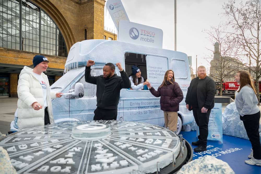 Tesco Mobile encouraged the public to focus on meaningful moments by bringing a frozen van to King’s Cross to hand out complimentary frozen yogurts to passers-by.