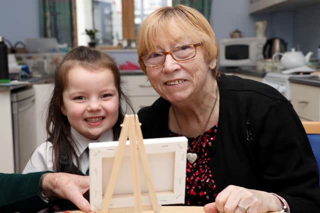 P1 pupils Renae Stokes with Sally Tomelty. Photo Laura Davison/Pacemaker Press