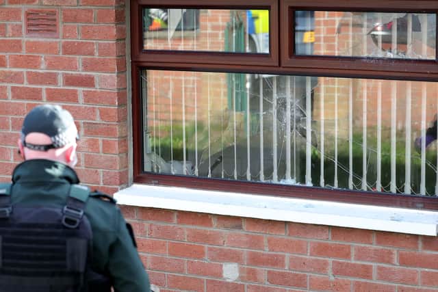 PSNI in attendance at a security alert in the Glenties Drive area of West Belfast. Photo: Kelvin Boyes / Press Eye