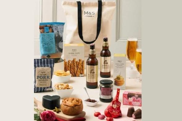 The Way To My Heart Grazing Gift £40. Celebrate Valentine's Day with this delicious grazing gift bag.
