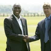 Sol Campbell is welcomed to Arsenal by manager Arsene Wenger