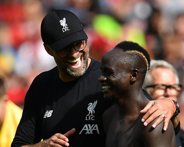 Jurgen Klopp (R) gestures with Liverpool's Senegalese striker Sadio Mane