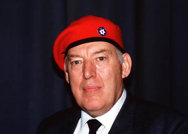 Ian Paisley in his Ulster Resistance beret, 1986
