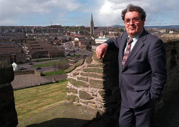 John Hume in 1998 on the Walls of Derry. "The city is rightly proud of John and his achievements and today is a day of great sadness and grief," says Londonderry Chamber of Commerce