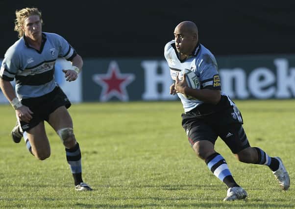 Jonah Lomu (R) and Andrew Powell of Cardiff in action during the Heineken European Cup match between Calvisano and Cardiff Blues at the Centro Sportivo San Michele Ground on December 10, 2005 in Calvisano, Italy. (Photo by Giuseppe Cacace/Getty Images).