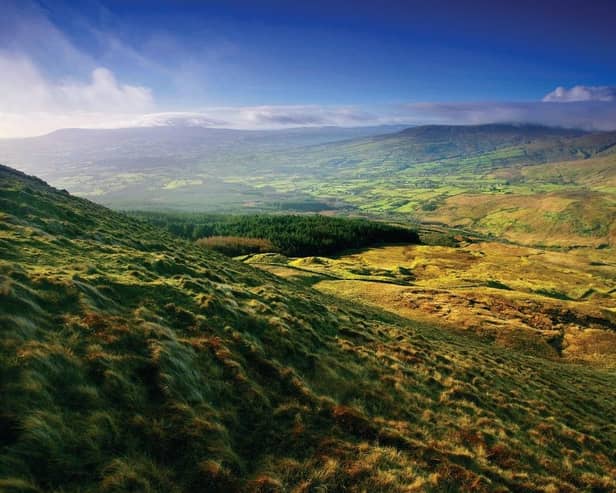 A scenic and wonderfully traffic-free route through mid-Ulster, this is one of the most romantically wild areas in Ireland.  The Sperrin Mountains are both rugged and curvaceous with many stopping places of interest particularly for those with an interest in neolithic stone circles