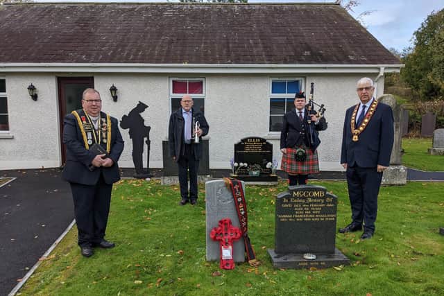 An Act of Remembrance was held at Sir Knight Thomas McCullough’s grave at Mountnorris Presbyterian Church. Imperial Grand Chaplain Rev Nigel Reid is on the left with Sovereign Grand Master Rev William Anderson on the right.