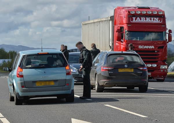 PSNI officers pictured at a vehicle checkpoint, engaging the public on Covid-19 guidelines, near the Derry to Bridgend border crossing at the weekend.  DER1920GS – 002