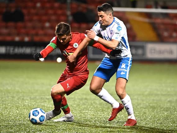 Coleraine's Aaron Traynor tussles with Cliftonville's Daire O'Connor