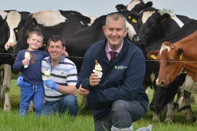 Agriculture Minister Edwin Poots on a visit to Hollowbridge Farm last year. He is with farm owner Stephen Gibson and his son Stuart Gibson.
Photo by Simon Graham.