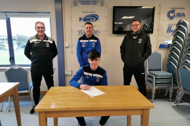 Darren Robinson pictured signing his first professional contract along with (L-R), Dungannon Swifts Head of Youth Development, Dixie Robinson, Chairman, Keith Boyd, and Manager, Kris Lindsay