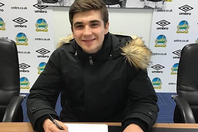 Cameron Palmer has joined Linfield on an 18-month contract.