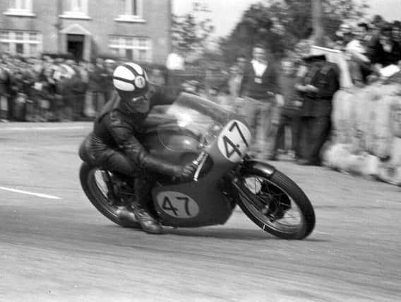 Chris Conn on his was to his 500cc Championship win in 1963. (Picture courtesy of Southern 100 Archive).