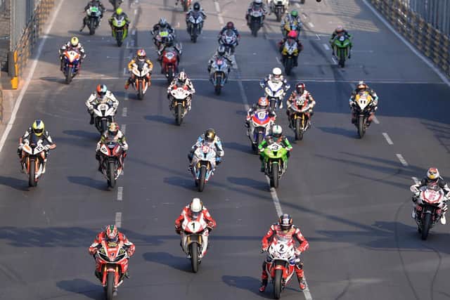 Ian Hutchinson (4), John McGuinness (2) and Michael Rutter (1) lead the pack away at the start of the Macau Motorcycle Grand Prix.