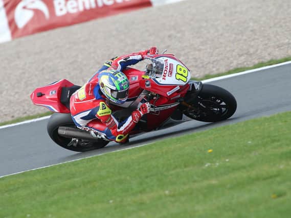 Andrew Irwin in action in the British Superbike Championship in 2019.
