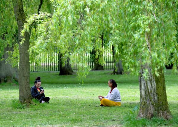 PACEMAKER, BELFAST, 16/5/2020: Maintaining social distance in Ormeau Park, Belfast during the Coronavirus pandemic restrictions.
PICTURE BY STEPHEN DAVISON