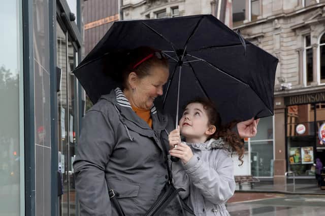 PACEMAKER PRESS BELFAST
12/6/2020
Shoppers battled rainy weather today as Belfast's non-essential shops opened their doors for the first time since the start of lockdown.
Pictured: Carol Hill and Amelia Johnson.
Photo Pacemaker Press