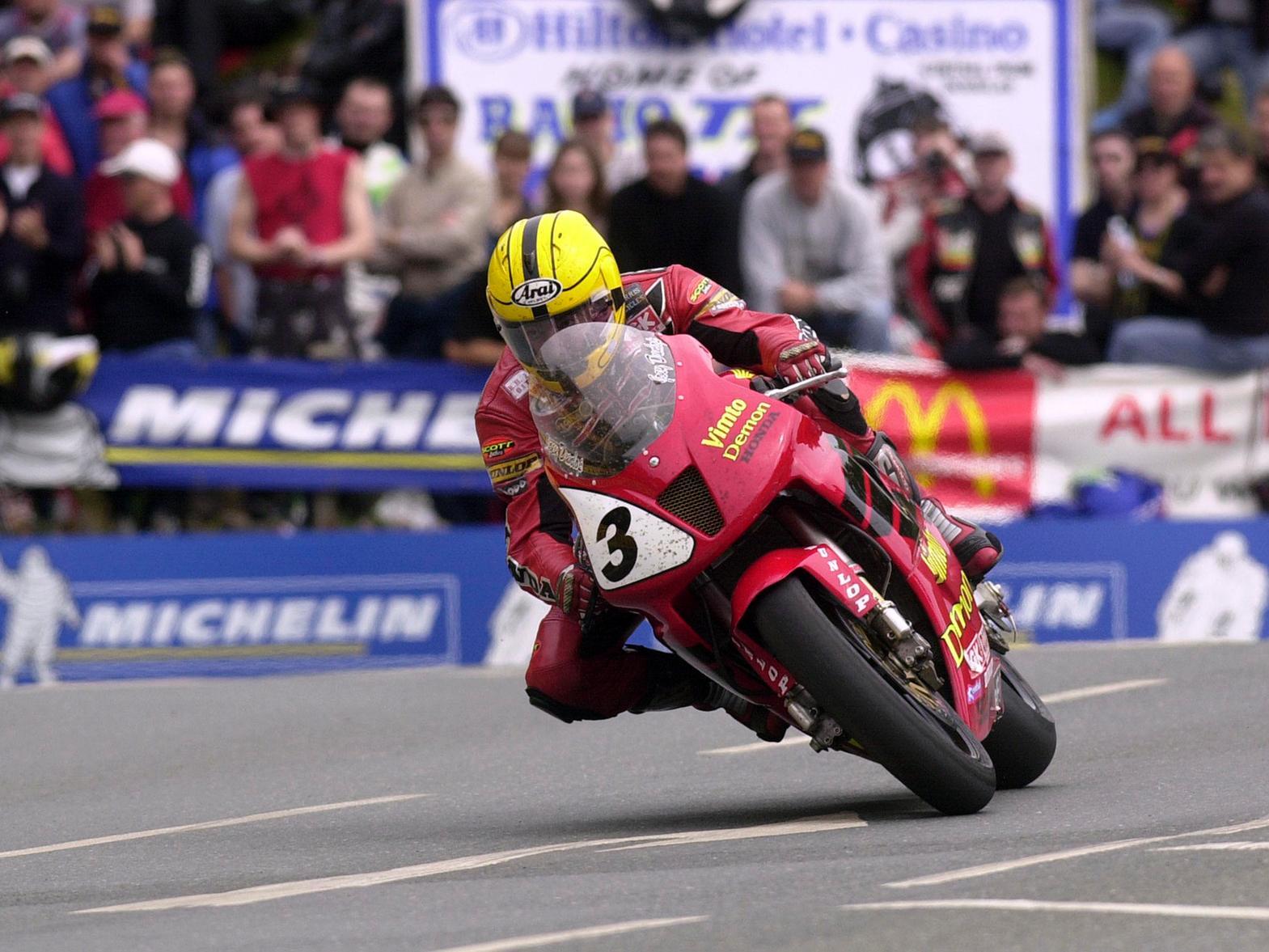 The Story Of Joey Dunlop S Famous Victory In The Formula One Race At The 00 Isle Of Man Tt Belfast News Letter