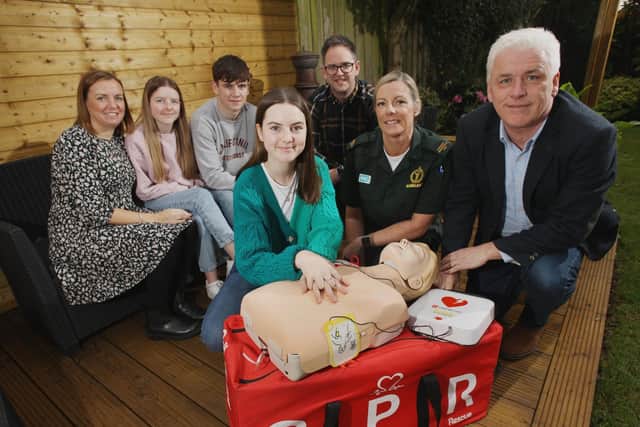 Lucy King (centre) with family mum Nicola, dad Richard, brother Thomas, sister Olivia and Stephanie Leckey, Community Resuscitation Lead with NIAS and Fearghal McKinney, Head of BHF NI.