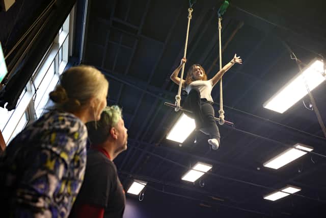 PACEMAKER, BELFAST, 11/11/2021: Belfast News Letter reporter Neve Wilkinson takes to the air on the trapeze as she trains for her Day at the Circus. 
PICTURE BY STEPHEN DAVISON