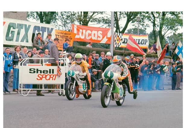 Tom Herron and Alex George at the 1976 TT 250 Lightweight start