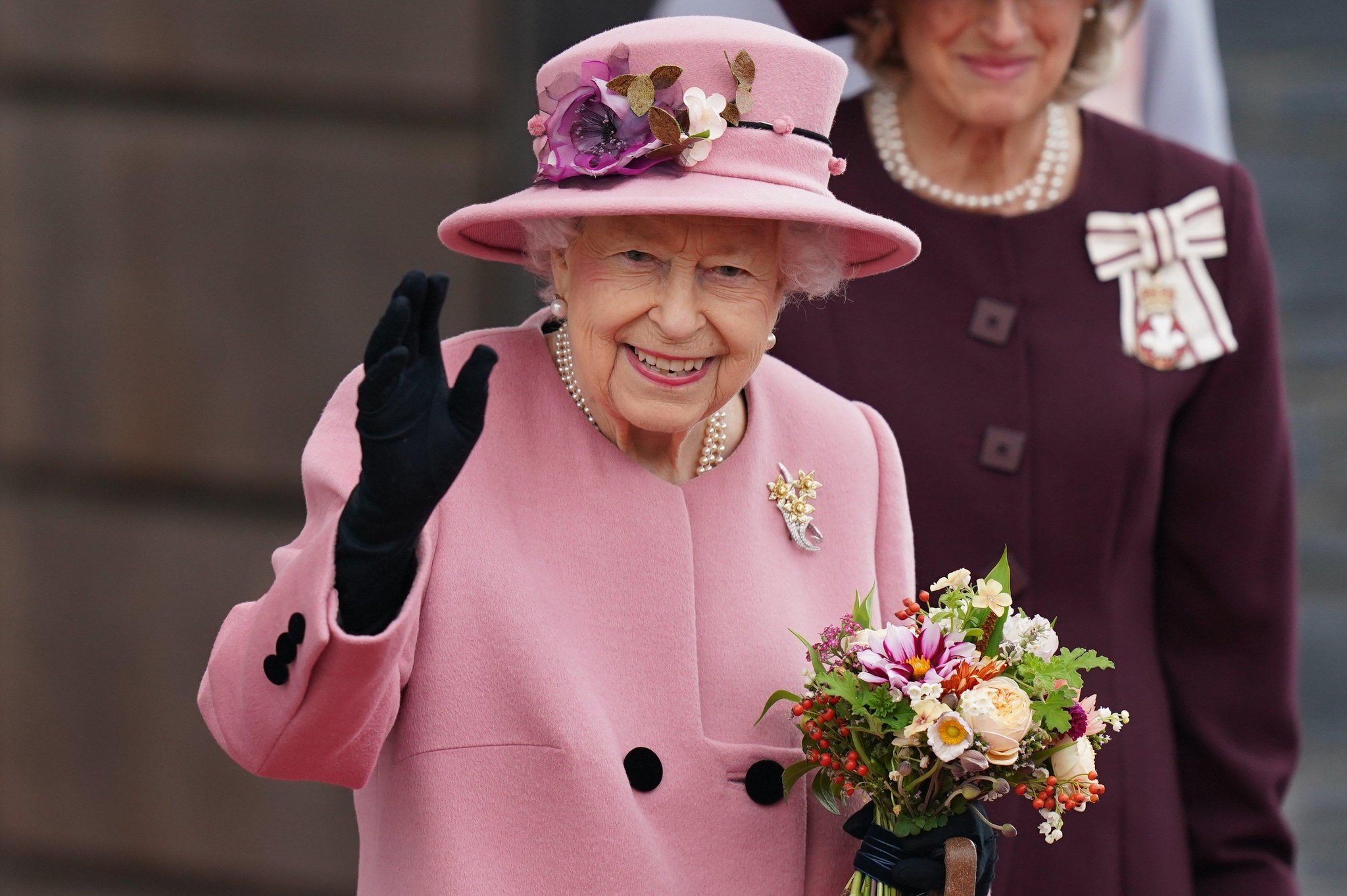 Queen cancels engagements after continuing to suffer from symptoms due to Covid
