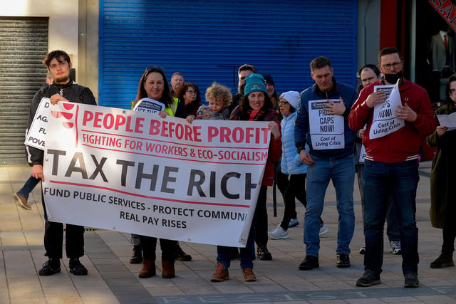 People Before Profit supporting the Derry Against Fuel Poverty rally in Waterloo Square on Saturday afternoon last. Photo: George Sweeney.  DER2209GS – 058
