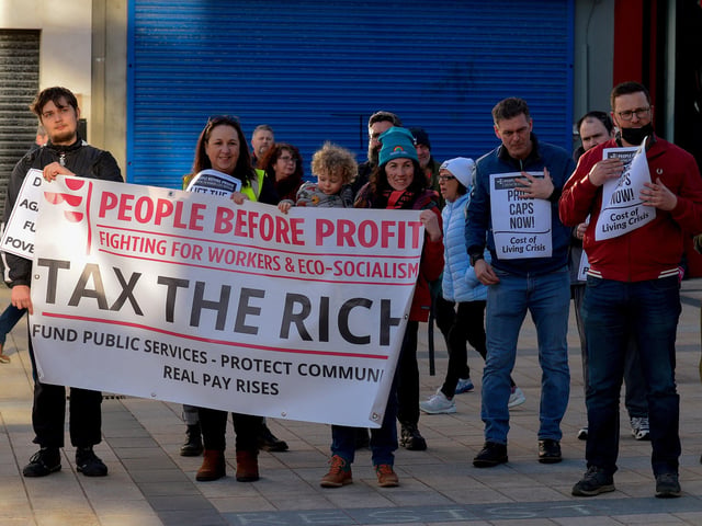 People Before Profit supporting the Derry Against Fuel Poverty rally in Waterloo Square on Saturday afternoon last. Photo: George Sweeney.  DER2209GS – 058
