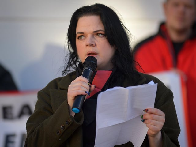 Mel Bradley reads a letter from a Creggan father at the Derry Against Fuel Poverty rally in Waterloo Place on Saturday afternoon last. Photo: George Sweeney.  DER2209GS – 068