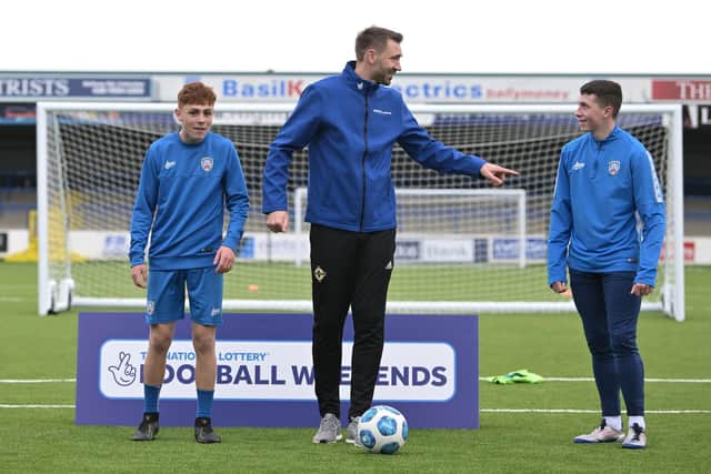 Gareth McAuley pictured with two of Coleraine under 20s’ rising stars