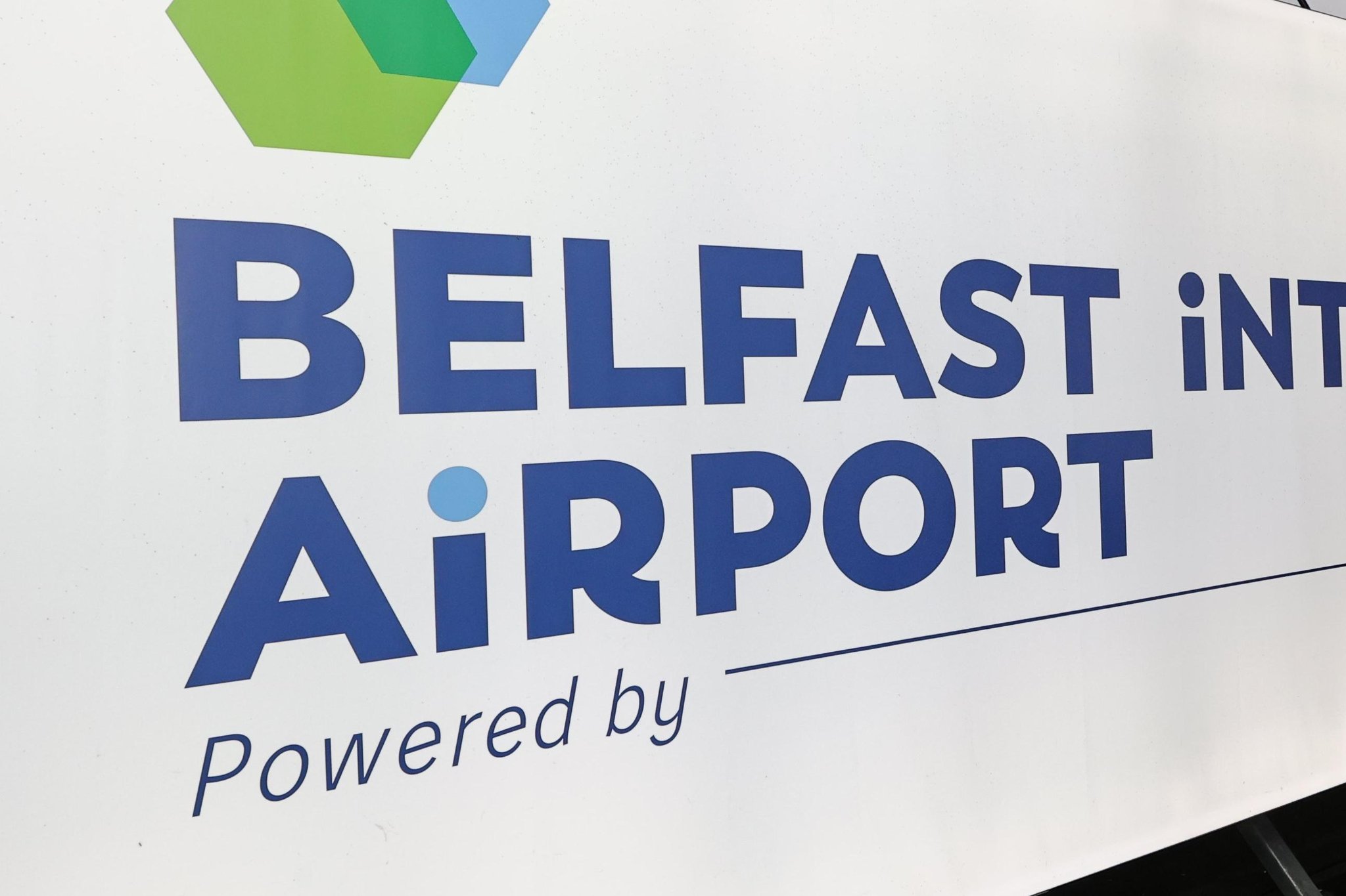 Complaints about long queues at Belfast International Airport