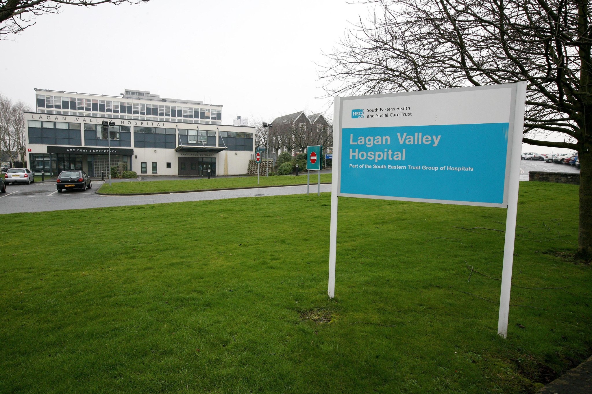 Temporary pause of births at Lagan valley Hospital after ‘concerns raised about very small number of cases who have birthed in the unit’