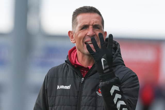 Stephen Baxter's Crusaders closed the gap on Glentoran to three points following their 4-1 win