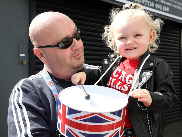 Press Eye - Northern Ireland - 18th April 2022
The Apprentice Boys of Derry parade along the Shankill Road on Easter Monday.
Easter Bank Holiday Monday is one the busiest days for parades during the Easter holidays.
There are 54 parades planned across Northern Ireland throughout the day - 30 of which are Apprentice Boys marches.
Photography By Declan Roughan - Press Eye