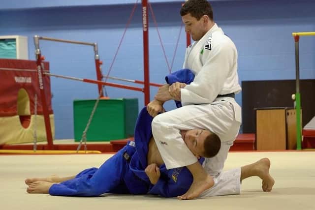 Eoin Fleming (white) and Joshua Green (blue) in Team NI judo training.