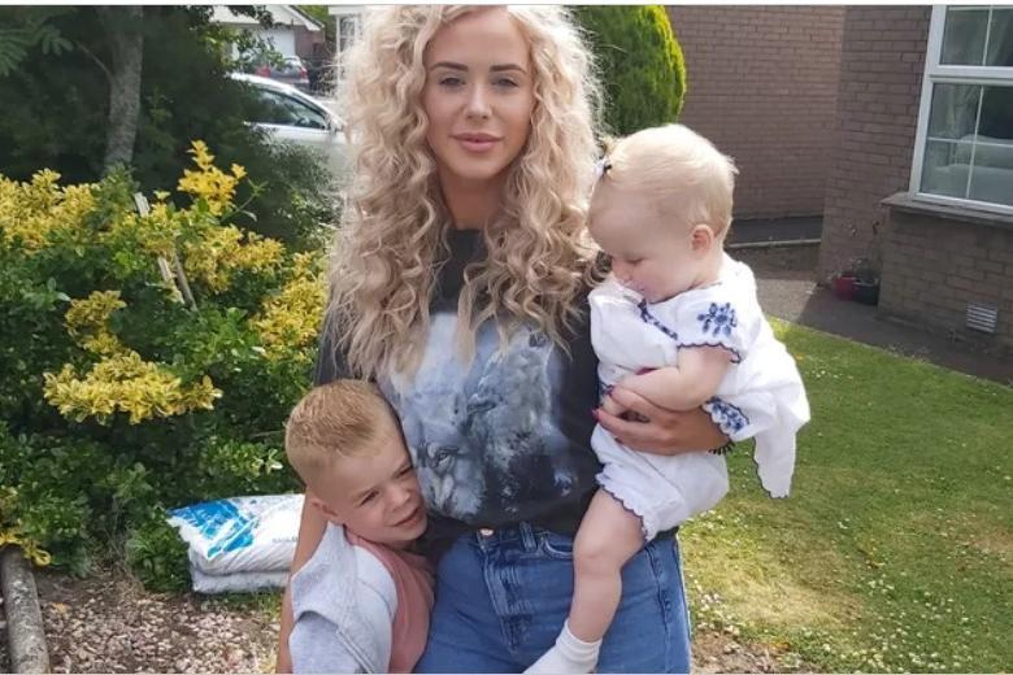 Brave mum-of-two battling breast cancer shaves her head to 'take back control' before chemotherapy