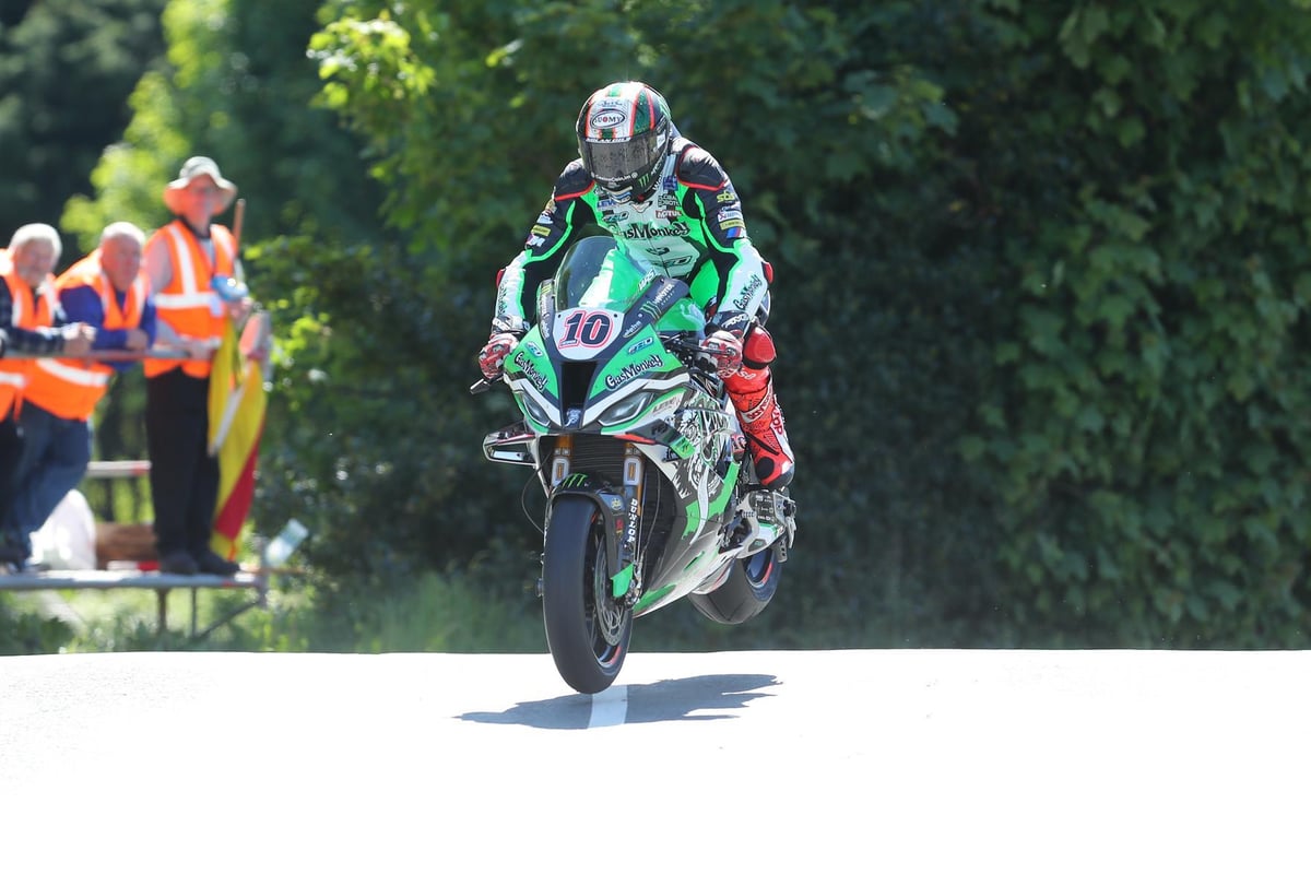 TT 2022: Monday qualifying red-flagged after Sam West crashes at Laurel Bank | Peter Hickman clocks 130mph to top Superbike times