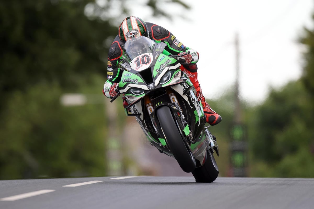 TT 2022: Peter Hickman fires final salvo ahead of RST Superbike race | Michael Dunlop leads Friday Supersport, Superstock and Supertwin times