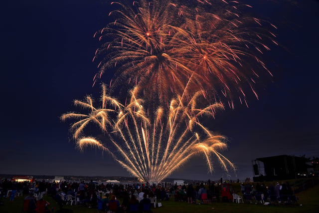 Pacemaker Press 04-06-2022: Antrim & Newtownabbey Council Firework Display at Loughshore Park Jordanstown for Her Majesty The Queen's special Platinum Jubilee celebration.
Picture By: Arthur Allison/Pacemaker Press.