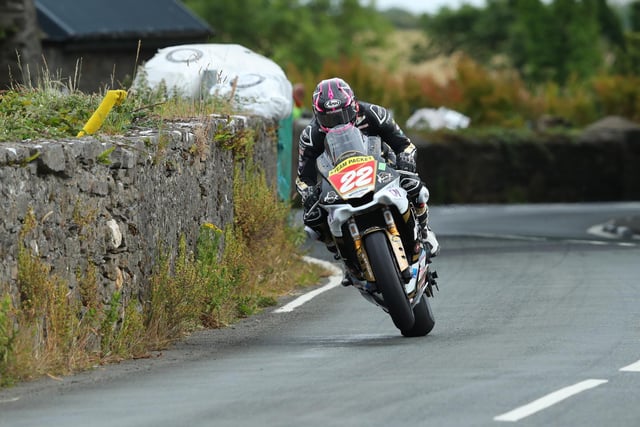 Paul Jordan from Magherafelt on the Prez Racing Yamaha YZF-R1 at the Southern 100.