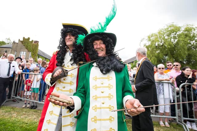 King Billy gets the better of King James once again at this year's Scarva Sham Fight. Photo: Graham Baalham-Curry