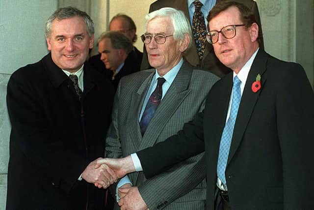 Irish PM Bertie Ahern shakes hannds with first minister David Trimble and deputy first minister Seamus Mallon in November 1998