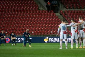 Arsenal's Alexandre Lacazette (C) and his team-mates take a knee prior to the UEFA Europa League quarter-final second leg football match against Slavia Prague