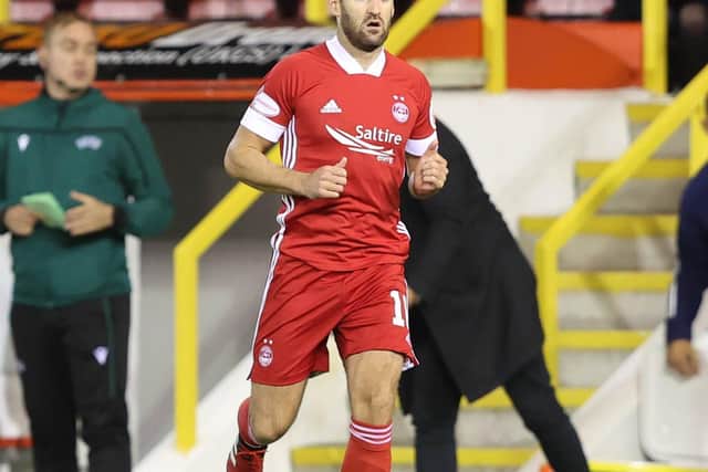 Niall McGinn has signed a one-year contract extension with Aberdeen