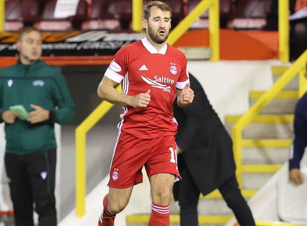 Niall McGinn has signed a one-year contract extension with Aberdeen