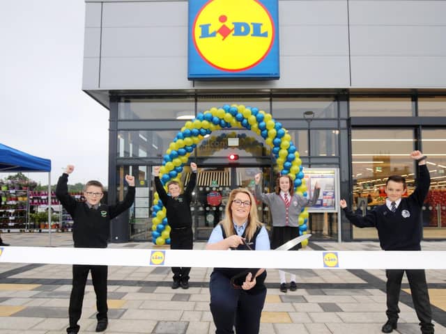 Lidl Northern Ireland has officially opened its brand-new anchor store at High Street Mall in Portadown. The new store opening injects an investment of £6 million directly into the local area, creating 20 permanent retail jobs. A further 100 jobs were also supported during the planning and construction phases. Pictured launching the new store are (L-R) Callum Burke, Edenderry Primary School; Matthew Corbett, Edenderry Primary School; Nicola Fullen, High Street Mall Store Manager at Lidl Northern Ireland; Orla McAtamney, St John the Baptist Primary School and Blaine Nelson, Portadown Integrated Primary School.